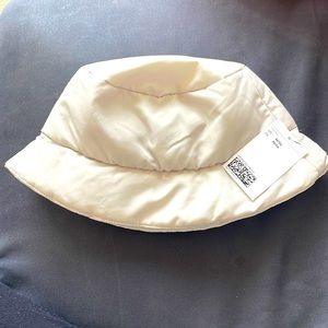 Winter bucket hat
